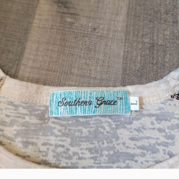 Southern Grace lave shirt size large - Picture 3 of 5
